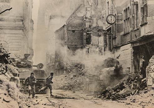 video of actual ww ii tank battle near the cathedral in cologne, germany